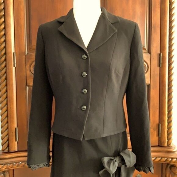 Cynthia Howie black skirt suit- 6P - Picture 6 of 9